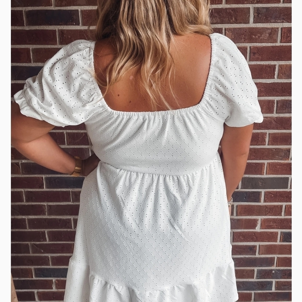 Loxology Women's Eyelet Shift Dress NWOT - Picture 2 of 14